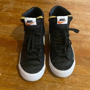 Nike Women's Blazer Mid '77